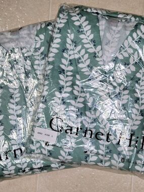 Garnet Hill Aqua Leaf and Berry Print Robe And Pajama Set